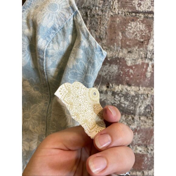 ALTAR’D STATE • Light Blue/White Floral Denim Jean Full Zip Back Sleeveless Crop - Picture 5 of 12